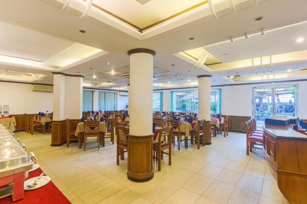 Hotel Sea Crown Cox's Bazar Esterno foto